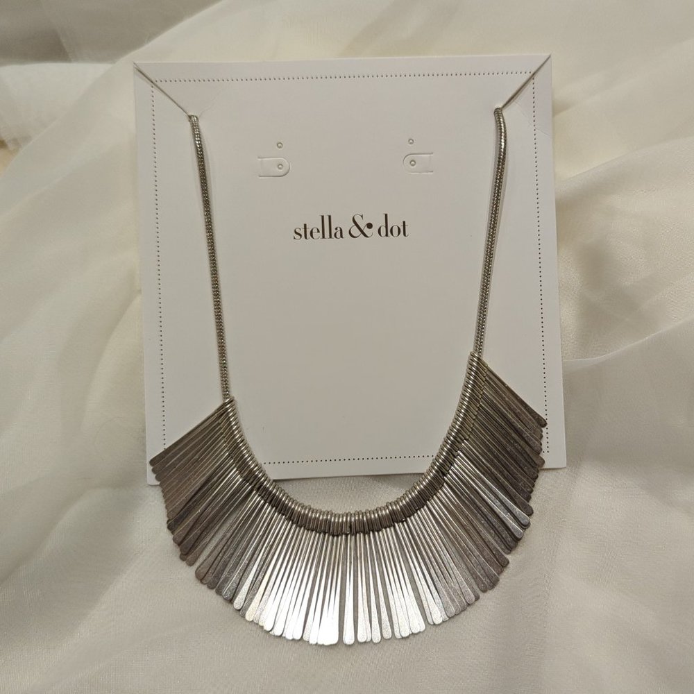 Stella and Dot Essential Fringe necklace-silver